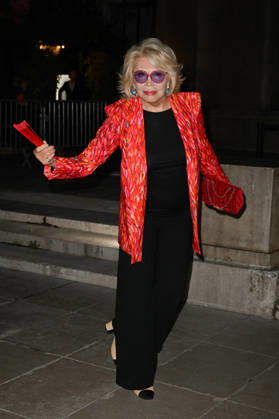 PFW Jean Paul Gaultier Outside Arrivals Amanda Lear arriving at Jean Paul Gaultier show during Paris Fashion Week, in Paris, France on 4 October 2026. Photo by Julien Reynaud APS-Medias ABACAPRESS.COM Paris France Copyright: xReynaudxJulien APS-Medias ABACAx