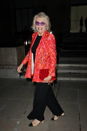 PFW Jean Paul Gaultier Outside Arrivals Amanda Lear arriving at Jean Paul Gaultier show during Paris Fashion Week, in Paris, France on 4 October 2026. Photo by Julien Reynaud APS-Medias ABACAPRESS.COM Paris France Copyright: xReynaudxJulien APS-Medias ABACAx