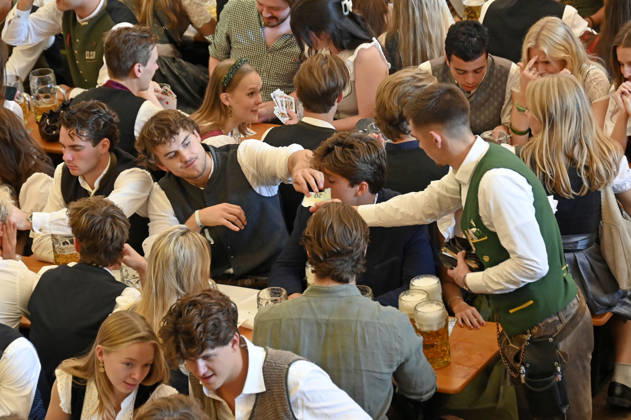 Visitors in a festival tent at the 191st Oktoberfest in 2026 at the Theresienwiese in Munich, October 4, 2026 Foto:xB.xSaarx xFuturexImagex oktoberfest_6008