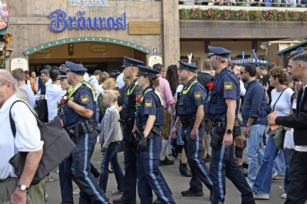 Politzsten at the 191st Oktoberfest in 2026 at the Theresienwiese in Munich, October 4, 2026 Foto:xB.xSaarx xFuturexImagex oktoberfest_6021
