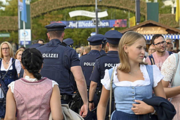 Politzsten at the 191st Oktoberfest in 2026 at the Theresienwiese in Munich, October 4, 2026 Foto:xB.xSaarx xFuturexImagex oktoberfest_6022