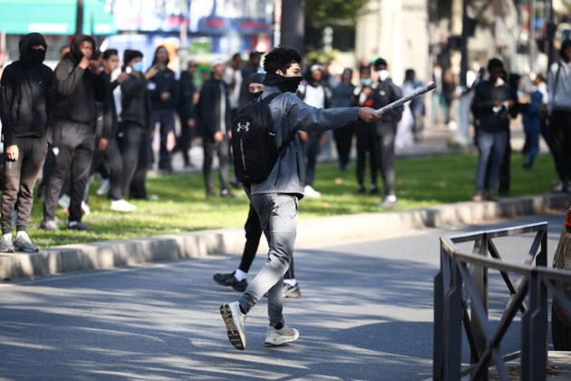 Clashes With Police During Student Protest - Paris Clashes between protesters and police during the student demonstration between the Lycee Paul Valéry and the Lycée Elisa Lemonnier in the 12th arrondissement of Paris, France on October 5, 2026. Students continue their protest to demand the hiring of substitute teachers, increased resources, and decent learning conditions. Photo by Raphael Lafargue ABACAPRESS.COM Paris France Copyright: xLafarguexRaphael ABACAx