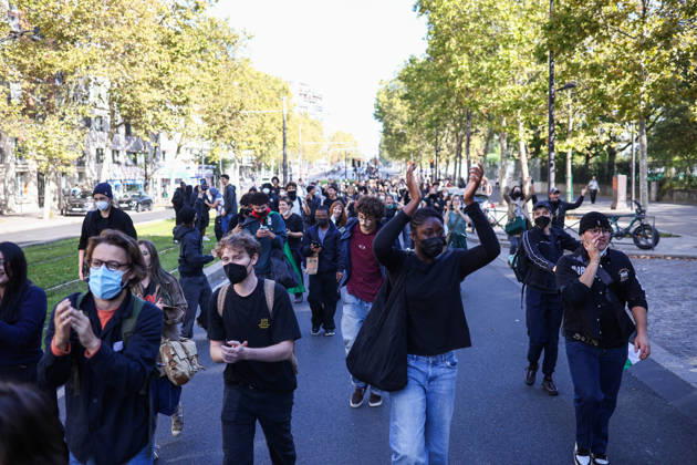 Clashes With Police During Student Protest - Paris Clashes between protesters and police during the student demonstration between the Lycee Paul Valéry and the Lycée Elisa Lemonnier in the 12th arrondissement of Paris, France on October 5, 2026. Students continue their protest to demand the hiring of substitute teachers, increased resources, and decent learning conditions. Photo by Raphael Lafargue ABACAPRESS.COM Paris France Copyright: xLafarguexRaphael ABACAx