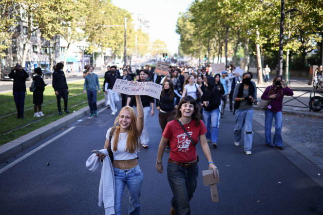 Clashes With Police During Student Protest - Paris Clashes between protesters and police during the student demonstration between the Lycee Paul Valéry and the Lycée Elisa Lemonnier in the 12th arrondissement of Paris, France on October 5, 2026. Students continue their protest to demand the hiring of substitute teachers, increased resources, and decent learning conditions. Photo by Raphael Lafargue ABACAPRESS.COM Paris France Copyright: xLafarguexRaphael ABACAx