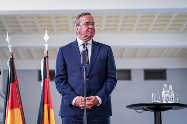 Germany, Emden: Federal Minister of Defense Boris Pistorius applauds during a press conference announcing the decision to establish a second German Navy base in Emden. Portrait, applause, Boris Pistorius, Federal Minister of Defense, Federal Government, Bundeswehr, German Navy, naval base, location decision, defense policy, Copyright: xJOERANxSTEINSIEKx