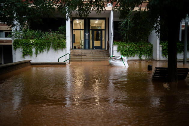Heavy rains in Catalonia cause widespread disruption. A flooded street in the Nou Barris neighborhood on October 5, 2026, in Barcelona, Catalonia, Spain. Rain and storms will once again shape the day on Monday, though with less intensity than over the weekend, with yellow and orange alerts in effect at times in some areas of the country, and even a red alert remaining in effect until 10 a.m. in Barcelona, with a cumulative rainfall of 90 l m². OCTOBER 5, 2026 Lorena Sopê Barcelona, Catalonia, Spain  Copyright: xLorenaxSopÃªnax 7822390