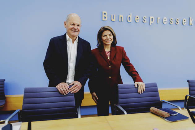 L R Olaf Scholz, former Federal Chancellor and Co-Chair of the ENSK, and Laura Chinchilla Miranda, former President of Costa Rica and Co-Chair of the ENSK, photographed during the press conference to introduce the North-South Commission on Development Policy in Berlin, October 5, 2026, Berlin, Germany Copyright: xFlorianxGaertnerx