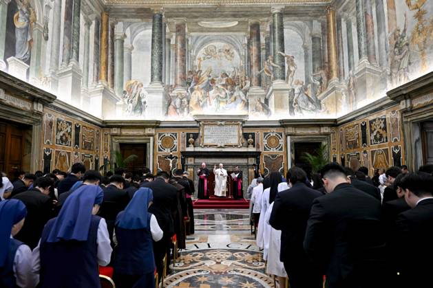 IPA89331635 - Italy, Rome, Vatican, October 5, 2026 Pope Leo XIV receives priests and religious sisters from Korea residing in Rome during a private audience at the Vatican. Photo by VATICAN MEDIA Catholic Press Photo Copyright: xVATICANxMEDIA xCatholicxPressxPhotox xx IPA89331635