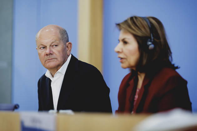L R Olaf Scholz, former Federal Chancellor and Co-Chair of the ENSK, and Laura Chinchilla Miranda, former President of Costa Rica and Co-Chair of the ENSK, photographed during the press conference to introduce the North-South Commission on Development Policy in Berlin, October 5, 2026, Berlin, Germany Copyright: xFlorianxGaertnerx