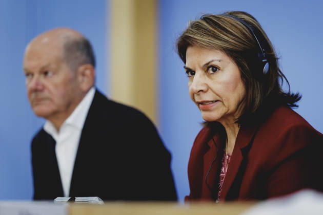 L R Olaf Scholz, former Federal Chancellor and Co-Chair of the ENSK, and Laura Chinchilla Miranda, former President of Costa Rica and Co-Chair of the ENSK, photographed during the press conference to introduce the North-South Commission on Development Policy in Berlin, October 5, 2026, Berlin, Germany Copyright: xFlorianxGaertnerx