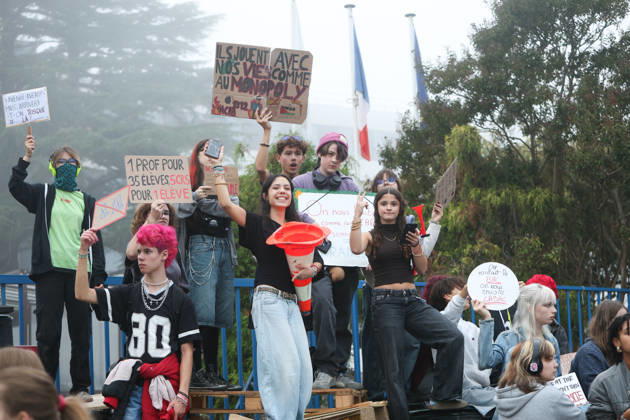 October 5, 2026, Bayonne, Nouvelle Aquitaine, France: High school students hold placards reading They play with our lives like Monopoly , One teacher for 35 students, 5 riot police for 1 student , 8am-6pm crossed out, Future, future, but will we get there? and We wanted the baccalaureate, they send us the BAC , during a protest against the government outside the Reno Cassin high school in Bayonne, southwestern France, on October 5, 2026. Students have been blocking schools across France since September 21 to demand more teachers, smaller classes and better school buildings. Bayonne France - ZUMAb298 20261005_zsp_b298_030 Copyright: xJulesxBuonx