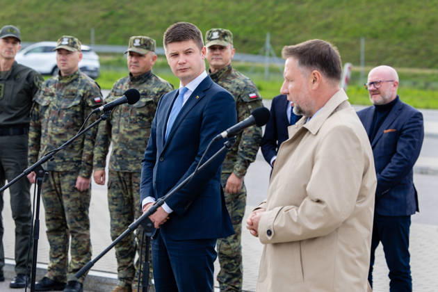The meeting between Martynas Katelynas and Marcin Kierwinski at the Budzisko Border Control Point on October 5, 2026, in Budzisko Copyright: xTeodorasxBiliūnas BNSx