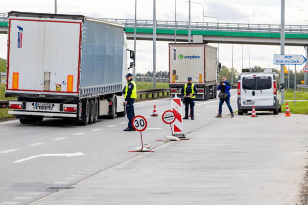 The meeting between Martynas Katelynas and Marcin Kierwinski at the Budzisko Border Control Point on October 5, 2026, in Budzisko Copyright: xTeodorasxBiliūnas BNSx