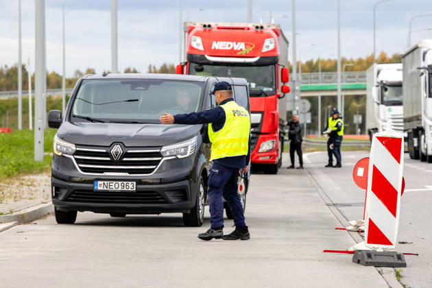 The meeting between Martynas Katelynas and Marcin Kierwinski at the Budzisko Border Control Point on October 5, 2026, in Budzisko Copyright: xTeodorasxBiliūnas BNSx