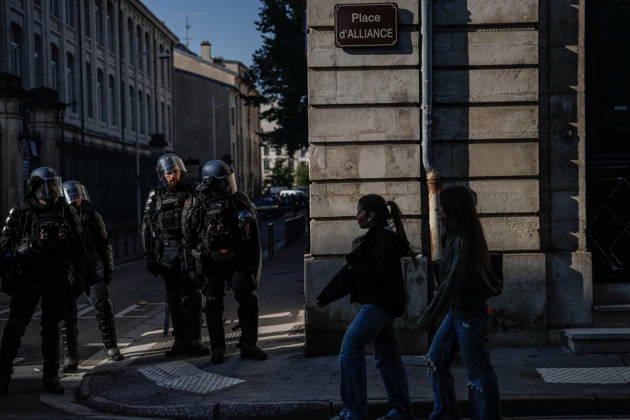 Student protests continue across France as up to 500 high schools close NANCY, FRANCE - OCTOBER 05: Police officers stand near pedestrians during a student protest in Nancy as demonstrations and blockades continue around several high schools, on October 05, 2026 in Nancy, France. Students are taking part in a nationwide high-school mobilization over school conditions and demands for greater education resources, while security units remain deployed around several locations in the city. Muhammed Said Tako Anadolu Nancy France. Editorial use only. Please get in touch for any other usage. Copyright: x2026xAnadoluxMuhammedxSaidxTakox