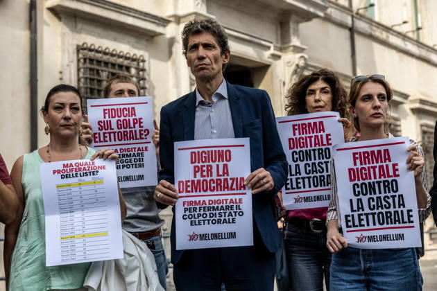 October 5, 2026, Rome, Italia, Italy: Europa Secretary Riccardo Magi participates in the flash mob against the electoral law in front of Palazzo Chigi, Rome 05 10 2026 Rome Italy  - ZUMAa289 20261005_zia_a289_115 Copyright: xFrancescoxFotiax xAgfx