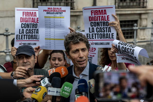 October 5, 2026, Rome, Italia, Italy: Europa Secretary Riccardo Magi participates in the flash mob against the electoral law in front of Palazzo Chigi, Rome 05 10 2026 Rome Italy  - ZUMAa289 20261005_zia_a289_120 Copyright: xFrancescoxFotiax xAgfx