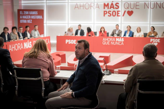 Sánchez Chairs the Meeting of the PSOE’s Federal Executive Committee The Minister of Transportation and Sustainable Mobility, Óscar Puente, during the meeting of the PSOE’s Federal Executive Committee (CEF) at the PSOE headquarters in Ferraz on October 5, 2026, in Madrid, Spain. Sánchez announced today that he is dissolving Parliament and calling for general elections on November 29. OCTOBER 5, 2026 Diego Radamé Madrid, Madrid, Spain  Copyright: xDiegoxRadamÃ sx 7822974