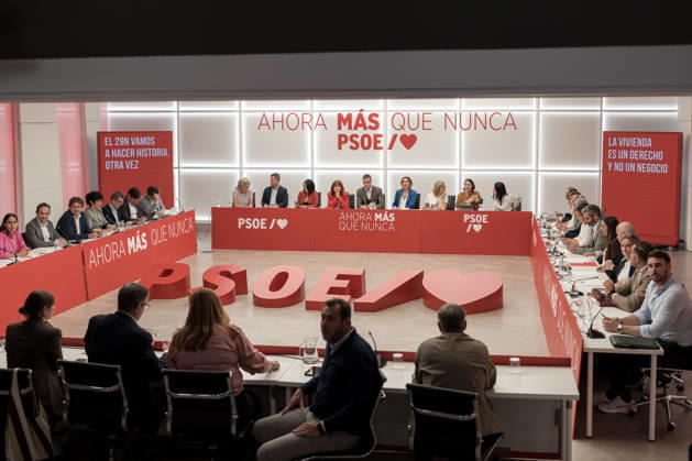 Sánchez Chairs the Meeting of the PSOE’s Federal Executive Committee The Prime Minister and Secretary-General of the PSOE, Pedro Sánchez, chairs the meeting of the PSOE’s Federal Executive Committee (CEF) at the PSOE headquarters in Ferraz on October 5, 2026, in Madrid, Spain. Sánchez announced today that he is dissolving Parliament and calling a general election for November 29. OCTOBER 5, 2026 Diego Radamé Madrid, Madrid, Spain  Copyright: xDiegoxRadamÃ sx 7822966