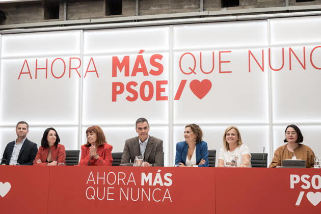 Sánchez Chairs the Meeting of the PSOE’s Federal Executive Committee The Prime Minister and Secretary-General of the PSOE, Pedro Sánchez, chairs the meeting of the PSOE’s Federal Executive Committee (CEF) at the PSOE headquarters in Ferraz on October 5, 2026, in Madrid, Spain. Sánchez announced today that he is dissolving Parliament and calling a general election for November 29. OCTOBER 5, 2026 Diego Radamé Madrid, Madrid, Spain  Copyright: xDiegoxRadamÃ sx 7823001