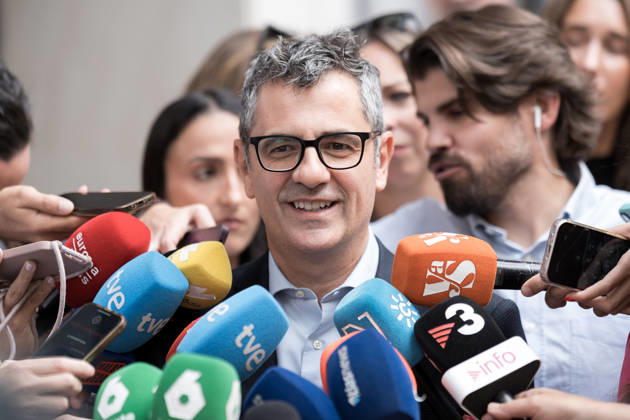 Sánchez Chairs the Meeting of the PSOE’s Federal Executive Committee Félix Bolanos, Minister of the Presidency, Justice, and Relations with Parliament, speaks to the media upon his arrival at the meeting of the PSOE’s Federal Executive Committee (CEF), at the PSOE headquarters in Ferraz, on October 5, 2026, in Madrid, Spain. Sánchez announced today that he is dissolving Parliament and calling for general elections to be held on November 29. OCTOBER 5, 2026 Diego Radamé Madrid, Madrid, Spain  Copyright: xDiegoxRadamÃ sx 7823007