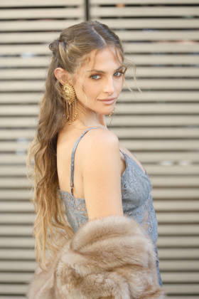 Guest at the Zimmermann Women’s Ready-to-Wear Spring Summer 2027 Collection fashion show during Paris Fashion Week on October 5, 2026. Christophe Aubert, Bestimage. Celebrities at the Zimmermann Women’s Ready-to-Wear Spring Summer 2027 Collection fashion show during Paris Fashion Week, October 5, 2026, Paris, France  Copyright: xChristophexAubertx xBestimagexChristophexAubertx xBestimagex