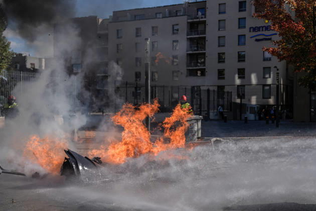 Student protests continue across France as up to 500 high schools close NANCY, FRANCE - OCTOBER 5: Firefighters carry out firefighting operations during a protest against current education conditions disrupt classes across the country in Nancy, France on October 5, 2026. Demonstrators pushed for expanded resources, improved school maintenance, smaller class sizes, and strategies to tackle staffing shortages. The countrywide action disrupted learning at roughly 400 to 500 high schools, which experienced full or partial class suspensions. Muhammed Said Tako Anadolu Nancy France. Editorial use only. Please get in touch for any other usage. Copyright: x2026xAnadoluxMuhammedxSaidxTakox