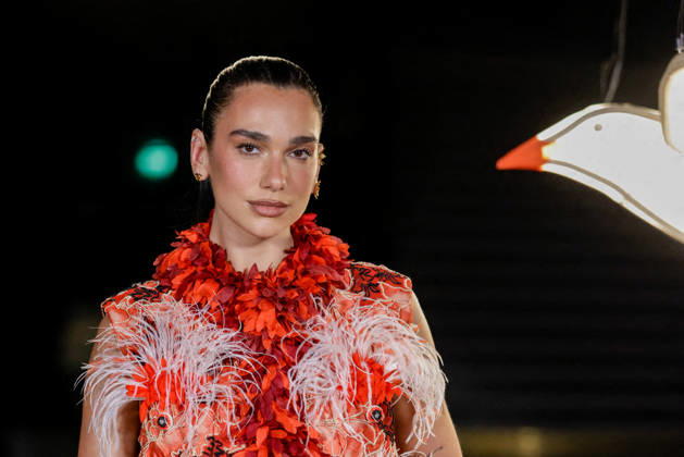 Dua Lipa at the photocall for the Chanel Spring Summer 2027 Women’s Ready-to-Wear Collection show during Paris Fashion Week (PFW) at the Grand Palais in Paris, France, on October 5, 2026. Olivier Borde, Bestimage. Photocall at the Chanel Women’s Ready-to-Wear Spring Summer 2027 show as part of Paris Fashion Week on October 5, 2026, in Paris, France. Paris, France Copyright: xOLIVIERxBORDEx xBESTIMAGExOLIVIERxBORDEx xBESTIMAGEx