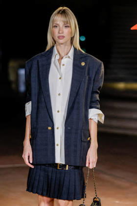 Angèle at the photocall for the Chanel Spring Summer 2027 Women’s Ready-to-Wear Collection show during Paris Fashion Week (PFW) at the Grand Palais in Paris, France, on October 5, 2026. Olivier Borde, Bestimage. Photocall at the Chanel Women’s Ready-to-Wear Spring Summer 2027 show as part of Paris Fashion Week on October 5, 2026, in Paris, France. Paris, France Copyright: xOLIVIERxBORDEx xBESTIMAGExOLIVIERxBORDEx xBESTIMAGEx