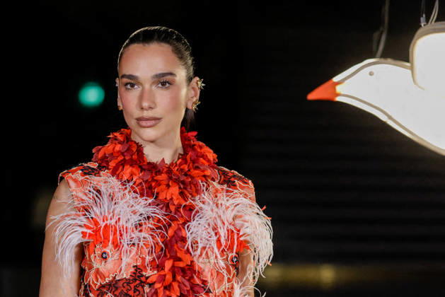 Dua Lipa at the photocall for the Chanel Spring Summer 2027 Women s Ready-to-Wear Collection show during Paris Fashion Week (PFW) at the Grand Palais in Paris, France, on October 5, 2026. Olivier Borde, Bestimage. Photocall at the Chanel Women’s Ready-to-Wear Spring Summer 2027 show as part of Paris Fashion Week on October 5, 2026, in Paris, France. Paris, France Copyright: xOLIVIERxBORDEx xBESTIMAGExOLIVIERxBORDEx xBESTIMAGEx