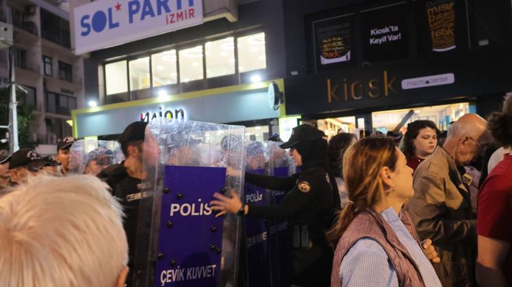 October 5, 2026, Â°Zmir, ToÂ¼rkiye: IZMIR, TURKEY, OCTOBER 5, 2026: Police officers block demonstrators during a protest organized by the Izmir Labor and Democracy Forces on Cyprus Martyrs Street against the transfer of elected mayors to the ruling AKP and amid claims that Izmir Mayor Cemil Tugay could also join the party. After negotiations with police, demonstrators proceeded toward the Turkan Saylan Cultural Center under restrictions on banners and slogans, where the Izmir Bar Association issued a statement criticizing political party defections and their impact on voters electoral choices. Â°Zmir Türkiye - ZUMAq101 20261005_zna_q101_027 Copyright: xTurgayxKilicx