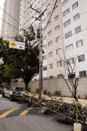 SaO PAULO, SP - 05.10.2026: QUEDA DE CABOS CAUSA INCÃªNDIO EM SaO PAULO - The fall of high-voltage power lines caused a large fire in Sao Paulo. Likely due to the rain, storm, and winds this past weekend in the southern part of the city, high-voltage power lines belonging to the electricity company Enel broke, causing a fire that engulfed numerous vehicles, including several motorcycles and a car. The vehicles were completely destroyed by the fire. All vehicles were parked legally on the street when the accident occurred. The owners are in talks with Enel to determine responsibility and compensation. The event took place on Rua Cannes, in the Veleiros neighborhood, near Capela do Socorro, Sao Paulo, on October 5, 2026. x3025747x  VanxCampos
