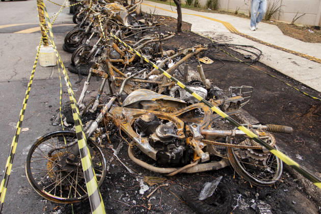 SaO PAULO, SP - 05.10.2026: QUEDA DE CABOS CAUSA INCÃªNDIO EM SaO PAULO - The fall of high-voltage power lines caused a large fire in Sao Paulo. Likely due to the rain, storm, and winds this past weekend in the southern part of the city, high-voltage power lines belonging to the electricity company Enel broke, causing a fire that engulfed numerous vehicles, including several motorcycles and a car. The vehicles were completely destroyed by the fire. All vehicles were parked legally on the street when the accident occurred. The owners are in talks with Enel to determine responsibility and compensation. The event took place on Rua Cannes, in the Veleiros neighborhood, near Capela do Socorro, Sao Paulo, on October 5, 2026. x3025736x  VanxCampos