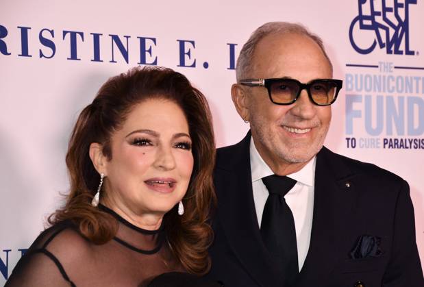 NEW YORK, NY - OCTOBER 5: Gloria Estefan and Emilio Estefan at the 41st Annual Great Sports Legends Dinner on October 5, 2026 at the New York Hilton in New York City. Copyright: xmpi099x