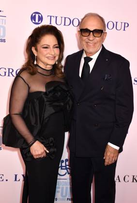 NEW YORK, NY - OCTOBER 5: Gloria Estefan and Emilio Estefan at the 41st Annual Great Sports Legends Dinner on October 5, 2026 at the New York Hilton in New York City. Copyright: xmpi099x