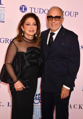 NEW YORK, NY - OCTOBER 5: Emilio Estefan and Gloria Estefan at the 41st Annual Great Sports Legends Dinner on October 5, 2026 at the New York Hilton in New York City. Copyright: xmpi099 MediaPunchx