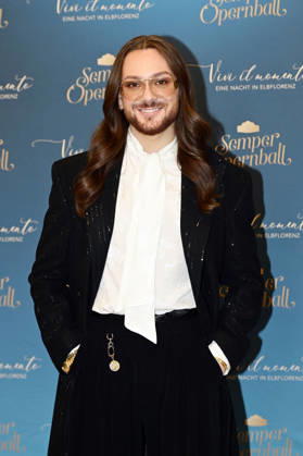 Riccardo Simonetti at the press conference for the 2027 Semper Opera Ball, themed Vivi il momento: A Night in Elbflorenz, at the Hotel Taschenbergpalais Kempinski Dresden, Dresden, October 5, 2026 Foto:xM.xWehnertx xFuturexImagex semperopernball_6013