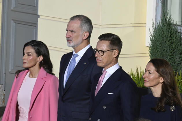 LKS 20261006 King Felipe and Queen Letizia (L) of Spain and President Alexander Stubb of Finland and his wife Suzanne Innes-Stubb (R) during the welcoming ceremony in front of the Presidential Palace in Helsinki, Finland, on October 6, 2026. King Felipe and Queen Letizia are on a two-day state visit to Finland. - MARKKU ULANDER Helsinki Finland Copyright: xMarkkuxUlanderx W46Z5LXhaRk