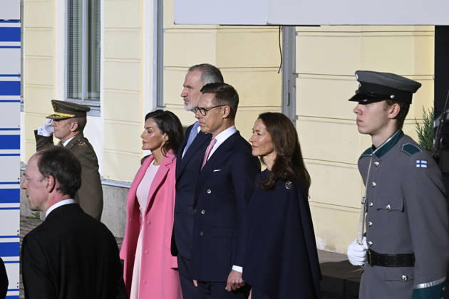 LKS 20261006 King Felipe and Queen Letizia (L) of Spain and President Alexander Stubb of Finland and his wife Suzanne Innes-Stubb (R) during the welcoming ceremony in front of the Presidential Palace in Helsinki, Finland, on October 6, 2026. King Felipe and Queen Letizia are on a two-day state visit to Finland. - MARKKU ULANDER Helsinki Finland Copyright: xMarkkuxUlanderx XK2VTkduPhA