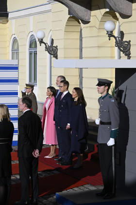 LKS 20261006 King Felipe and Queen Letizia of Spain and President Alexander Stubb of Finland and his wife Suzanne Innes-Stubb during the welcoming ceremony in front of the Presidential Palace in Helsinki, Finland, on October 6, 2026. King Felipe and Queen Letizia are on a two-day state visit to Finland. - MARKKU ULANDER Helsinki Finland Copyright: xMarkkuxUlanderx yU0TLILo9tE