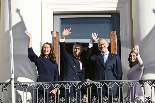 LKS 20261006 King Felipe and Queen Letizia (R) of Spain and President Alexander Stubb of Finland and his wife Suzanne Innes-Stubb (L) during the welcoming ceremony in front of the Presidential Palace in Helsinki, Finland, on October 6, 2026. King Felipe and Queen Letizia are on a two-day state visit to Finland. - MARKKU ULANDER Helsinki Finland Copyright: xMarkkuxUlanderx fy_HXq99m1g
