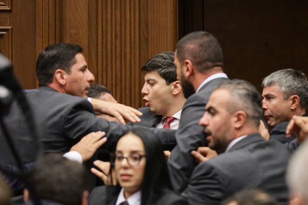 ARMENIA, YEREVAN - OCTOBER 6, 2026: A brawl breaks out between lawmakers during the 2nd session of the Armenian National Assembly of the 9th convocation Yerevan Armenia  - ZUMAt113 20261006_zaa_t113_013 Copyright: xAlexanderxPatrinx