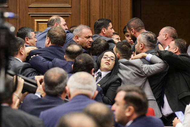 ARMENIA, YEREVAN - OCTOBER 6, 2026: A brawl breaks out between lawmakers during the 2nd session of the Armenian National Assembly of the 9th convocation Yerevan Armenia  - ZUMAt113 20261006_zaa_t113_014 Copyright: xAlexanderxPatrinx