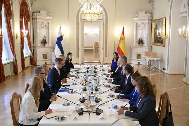 LKS 20261006 King Felipe (R) of Spain and President Alexander Stubb of Finland (L) and their delegations sit for a meeing at the Presidential Palace in Helsinki, Finland, on October 6, 2026. King Felipe and Queen Letizia are on a two-day state visit to Finland. - MARKKU ULANDER Helsinki Finland  Copyright: xMarkkuxUlanderx KR9VkF9PZ_Q