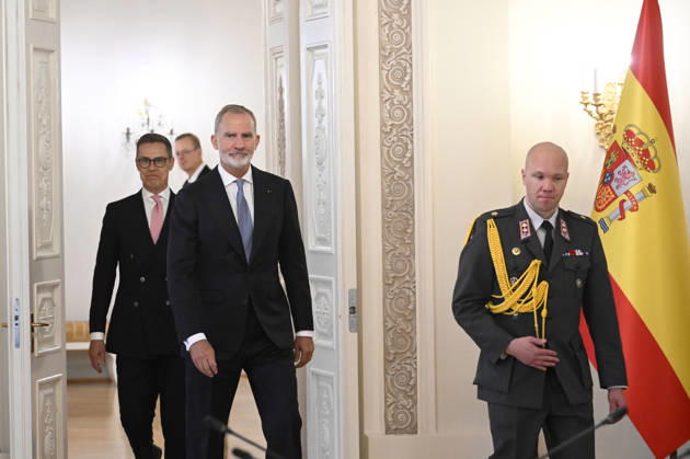 LKS 20261006 King Felipe (R) of Spain and President Alexander Stubb of Finland (L) arrive for their delegations meeting at the Presidential Palace in Helsinki, Finland, on October 6, 2026. King Felipe and Queen Letizia are on a two-day state visit to Finland. - MARKKU ULANDER Helsinki Finland  Copyright: xMarkkuxUlanderx QRjmGWfvY8o