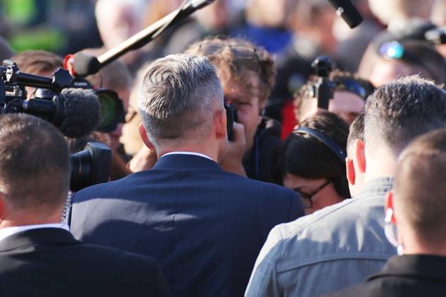Magdeburg, Saxony-Anhalt, Germany, October 6, 2026: Inaugural session of the state parliament. AfD politician Ulrich Siegmund approaches demonstrators on Domplatz and gives interviews. Copyright: xdtsxNachrichtenagenturx dts_137218