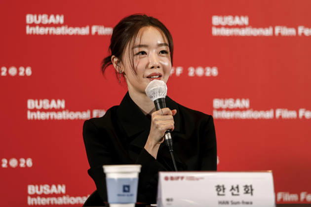 The Table: Day and Night cast at Busan International Film Festival South Korean actor Han Sun-hwa speaks during a press conference for The Table: Day and Night, the opening film of the 31st Busan International Film Festival (BIFF), at the Busan Cinema Center in Busan, South Korea, on October 06, 2026. Busan South Korea Copyright: xMatrixxImages JungxUi-Chelx