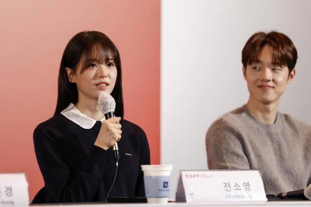 The Table: Day and Night cast at Busan International Film Festival South Korean actor Jeon So-young (L) speaks during a press conference for The Table: Day and Night, the opening film of the 31st Busan International Film Festival (BIFF), at the Busan Cinema Center in Busan, South Korea, on October 06, 2026. Busan South Korea Copyright: xMatrixxImages JungxUi-Chelx