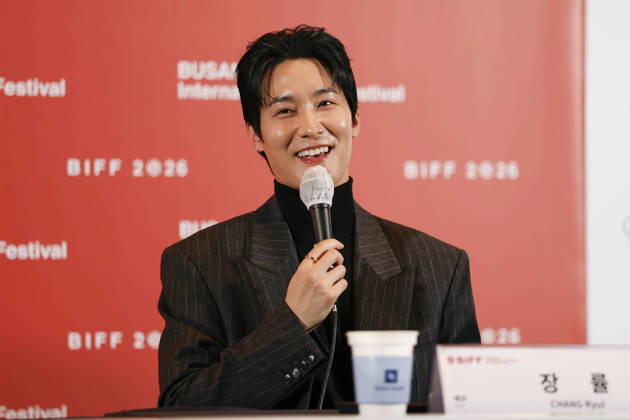 The Table: Day and Night cast at Busan International Film Festival South Korean actor Chang Ryul speaks during a press conference for The Table: Day and Night, the opening film of the 31st Busan International Film Festival (BIFF), at the Busan Cinema Center in Busan, South Korea, on October 06, 2026. Busan South Korea Copyright: xMatrixxImages JungxUi-Chelx