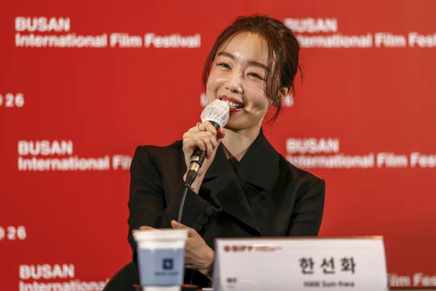The Table: Day and Night cast at Busan International Film Festival South Korean actor Han Sun-hwa speaks during a press conference for The Table: Day and Night, the opening film of the 31st Busan International Film Festival (BIFF), at the Busan Cinema Center in Busan, South Korea, on October 06, 2026. Busan South Korea Copyright: xMatrixxImages JungxUi-Chelx